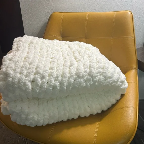 Chenille chunky blanket- handmade 🤍